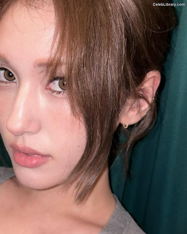 Jeon SomiENNIK SOMI photo 12 of 1235