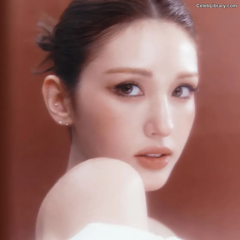 Jeon SomiENNIK SOMI photo 19 of 1235