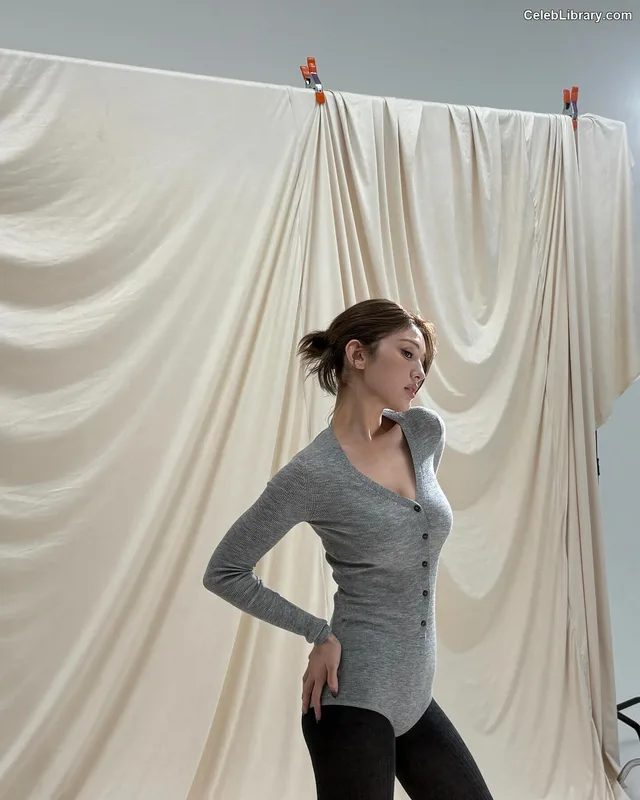 Jeon SomiENNIK SOMI photo 21 of 1235