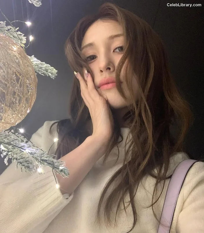 Jeon SomiENNIK SOMI photo 20 of 1235