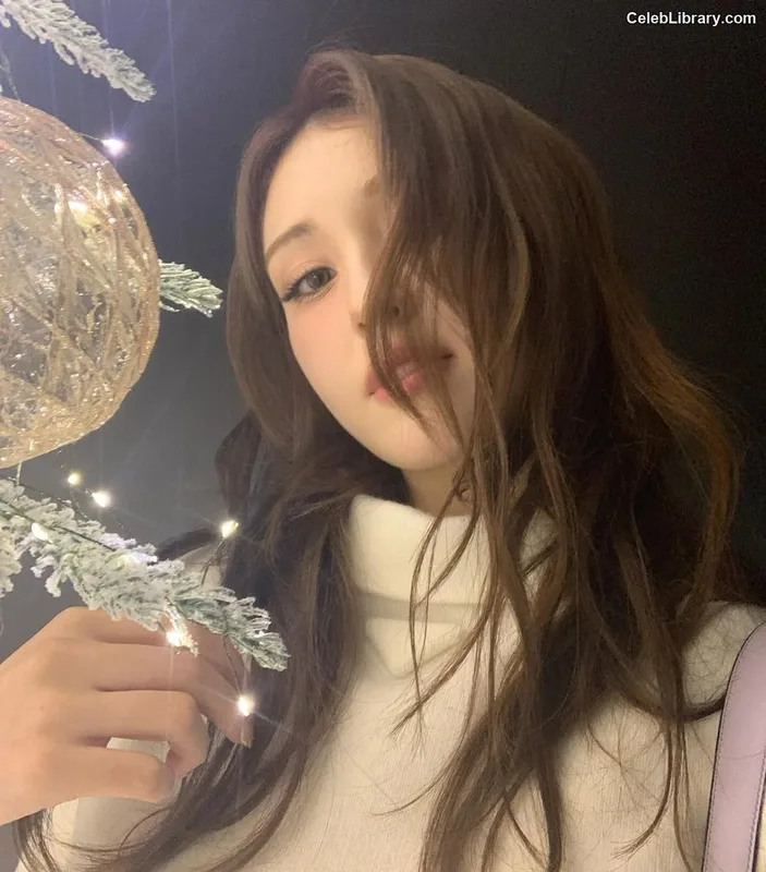 Jeon SomiENNIK SOMI photo 2 of 1235