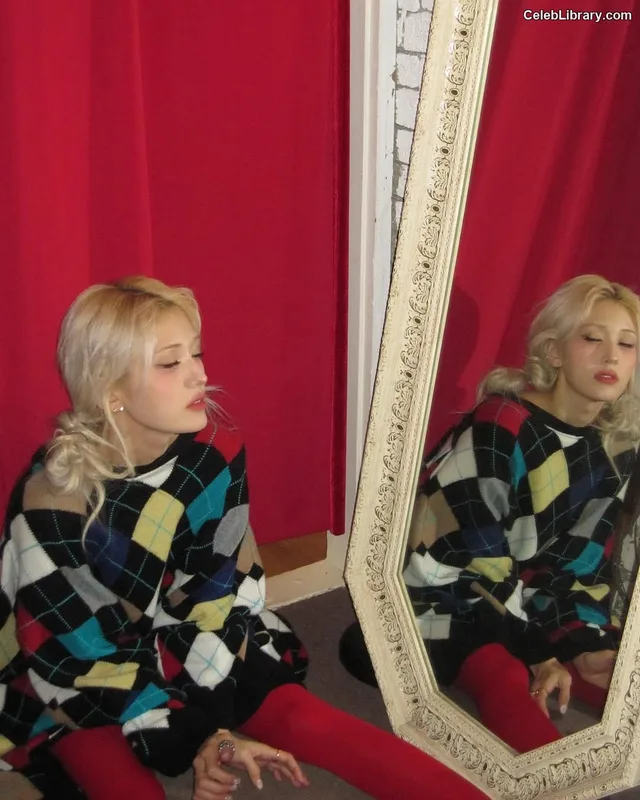 Jeon SomiENNIK SOMI photo 5 of 1235