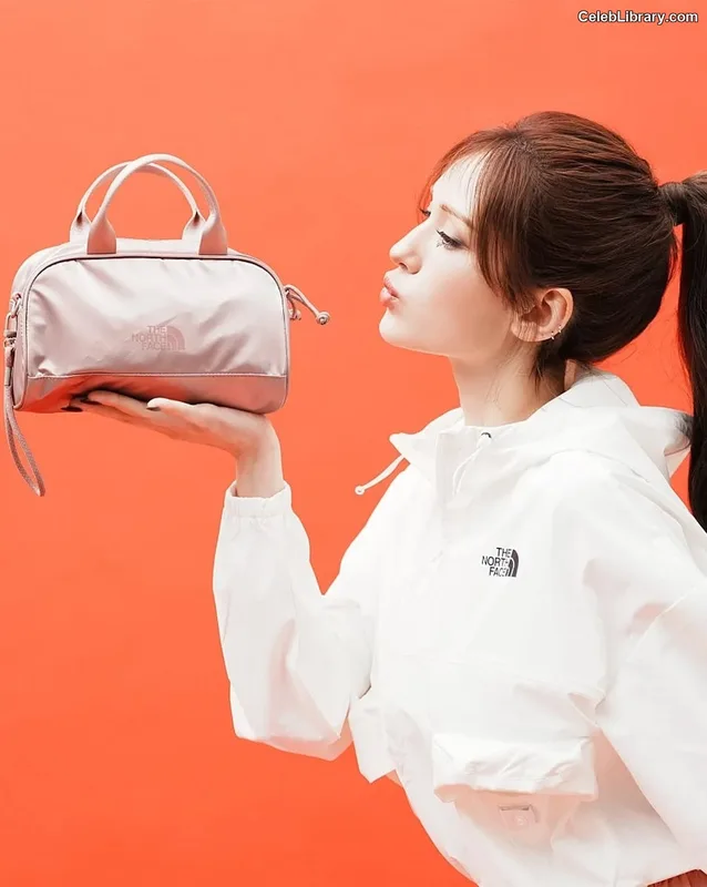 Jeon SomiENNIK SOMI photo 7 of 1235