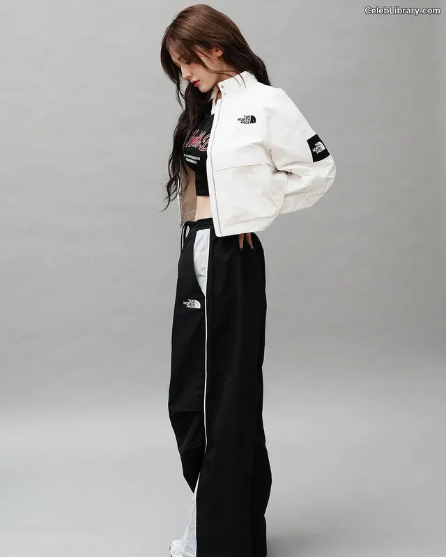 Jeon SomiENNIK SOMI photo 10 of 1235
