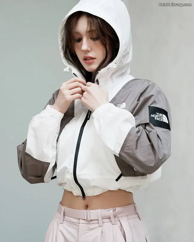 Jeon SomiENNIK SOMI photo 11 of 1235