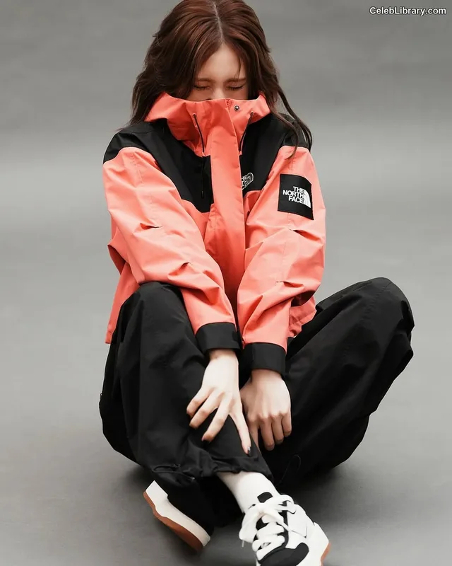 Jeon SomiENNIK SOMI photo 13 of 1235