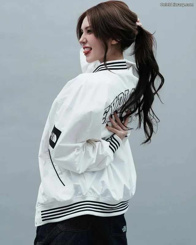 Jeon SomiENNIK SOMI photo 20 of 1235