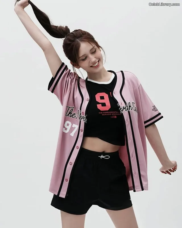 Jeon SomiENNIK SOMI photo 21 of 1235