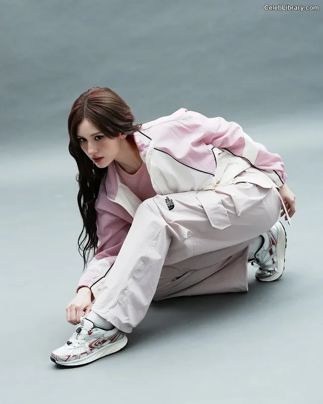 Jeon SomiENNIK SOMI photo 22 of 1235