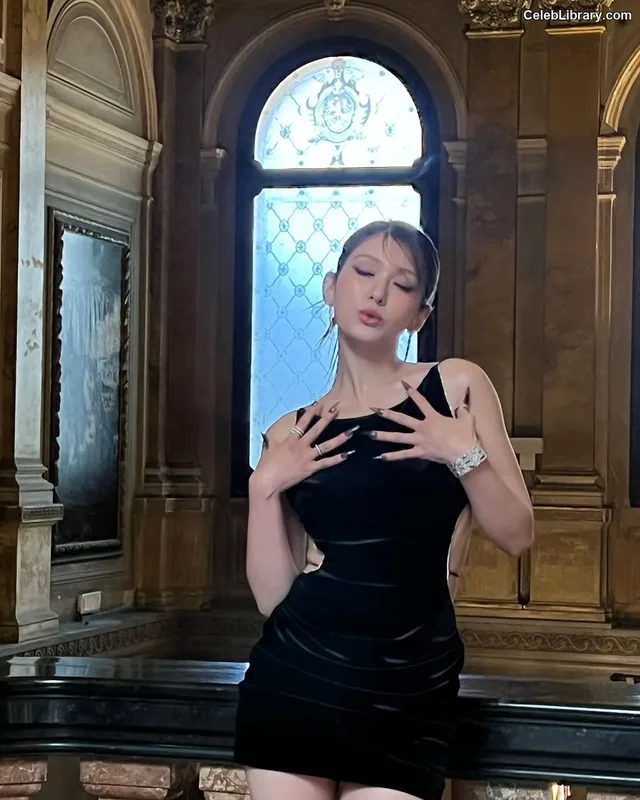 Jeon SomiENNIK SOMI photo 2 of 1235
