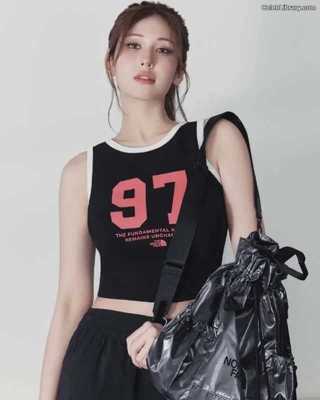 Jeon SomiENNIK SOMI photo 2 of 1235