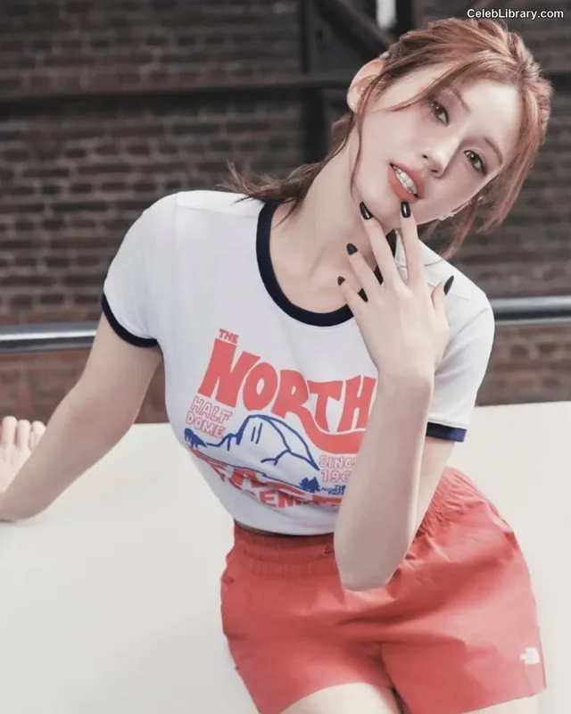 Jeon SomiENNIK SOMI photo 4 of 1235