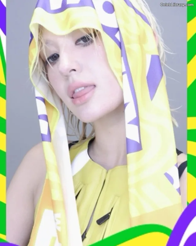 Jeon SomiENNIK SOMI photo 22 of 1235