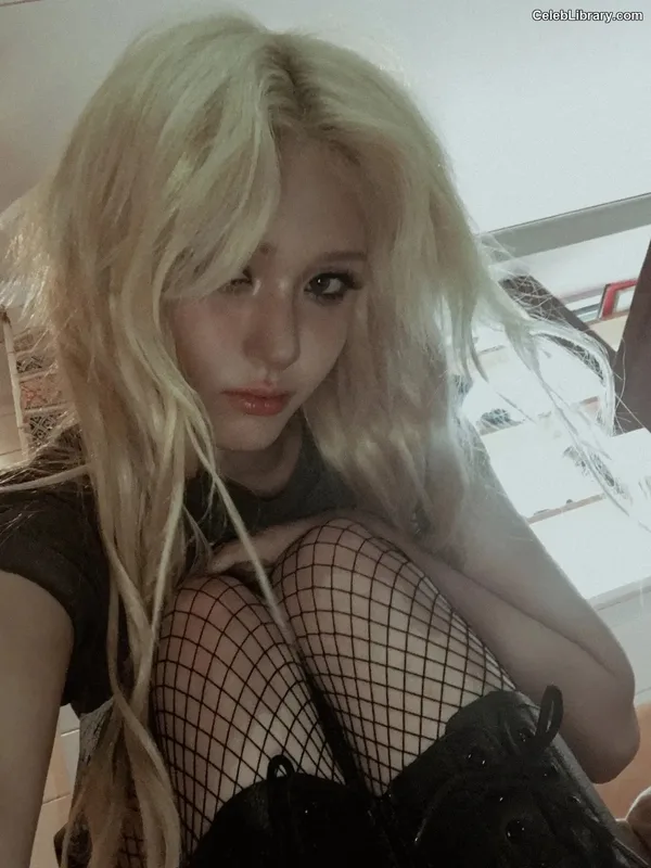 Jeon SomiENNIK SOMI photo 23 of 1235