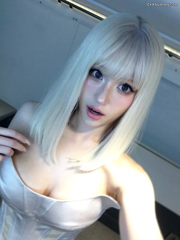 Jeon SomiENNIK SOMI photo 12 of 1235