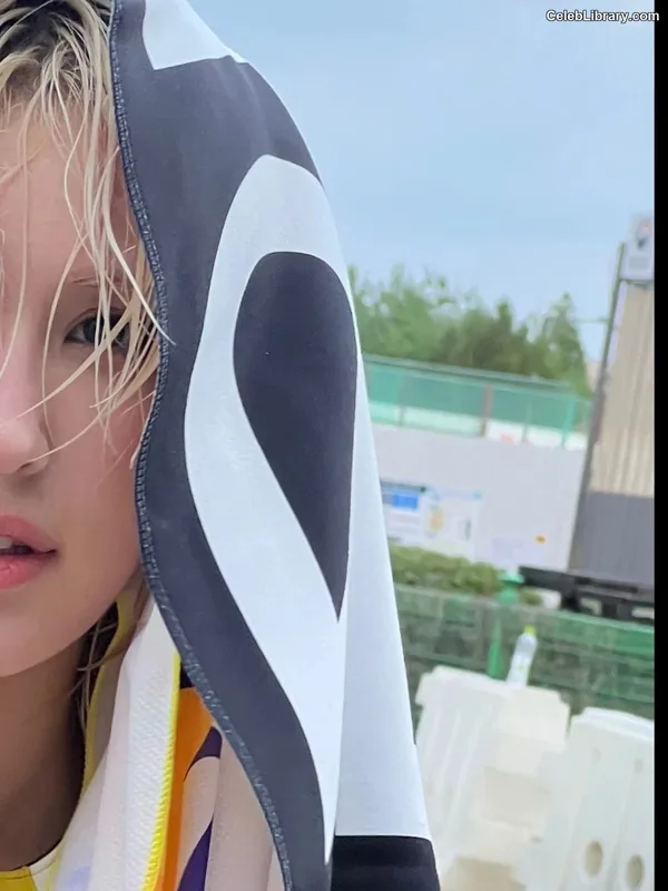 Jeon SomiENNIK SOMI photo 18 of 1235