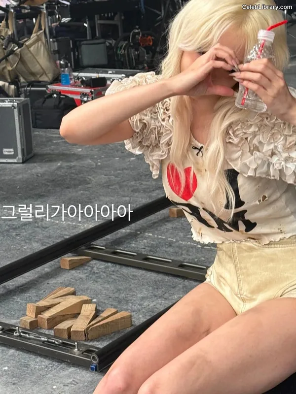 Jeon SomiENNIK SOMI photo 4 of 1235