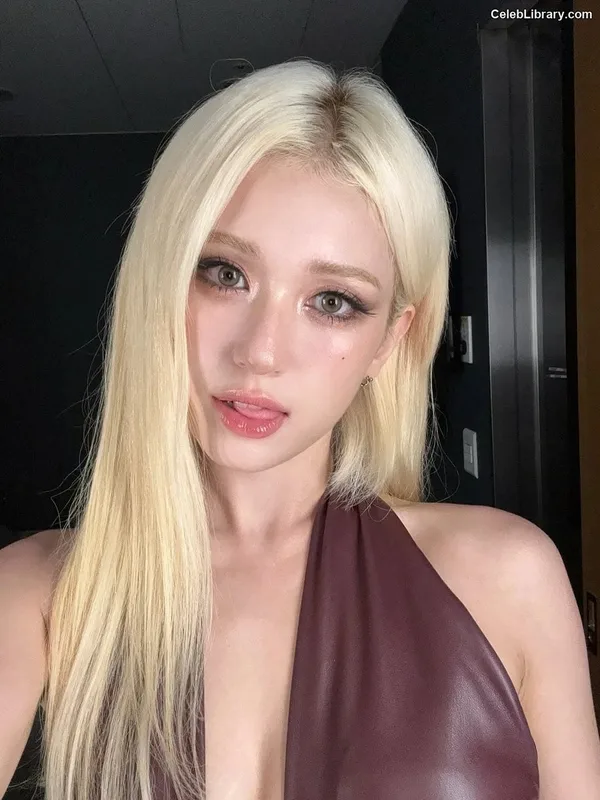 Jeon SomiENNIK SOMI photo 9 of 1235