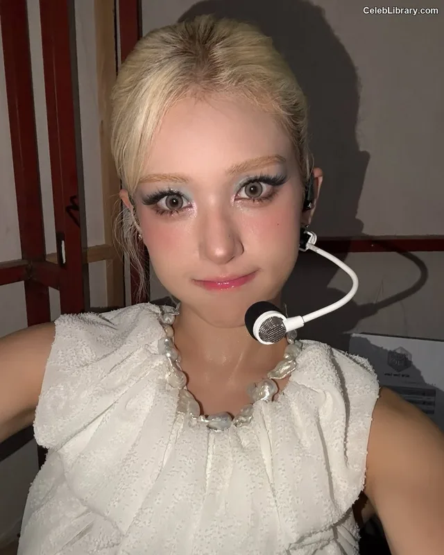 Jeon SomiENNIK SOMI photo 12 of 1235