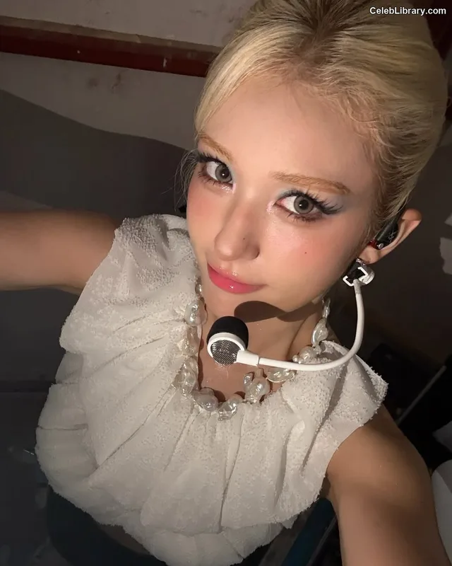 Jeon SomiENNIK SOMI photo 14 of 1235