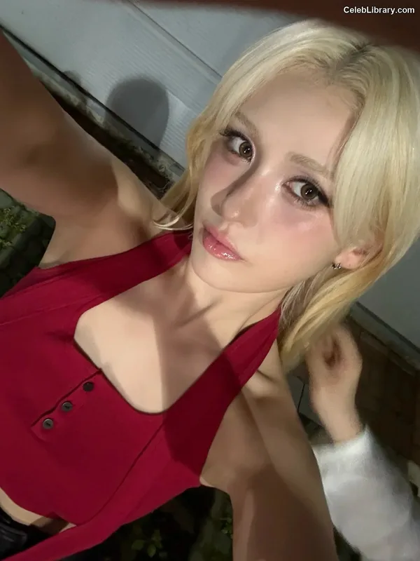 Jeon SomiENNIK SOMI photo 16 of 1235