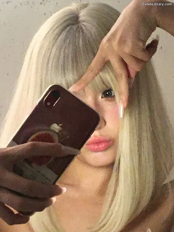 Jeon SomiENNIK SOMI photo 3 of 1235