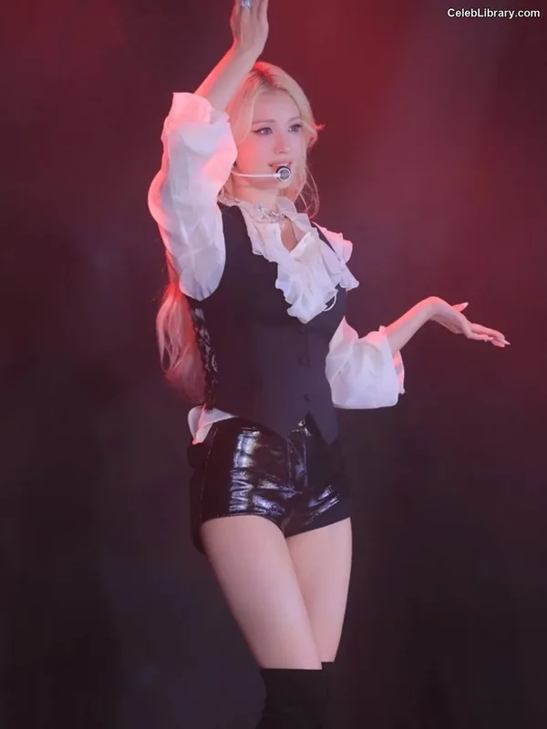 Jeon SomiENNIK SOMI photo 5 of 1235