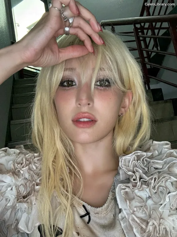 Jeon SomiENNIK SOMI photo 8 of 1235