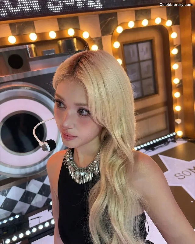 Jeon SomiENNIK SOMI photo 10 of 1235