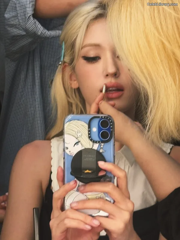 Jeon SomiENNIK SOMI photo 21 of 1235