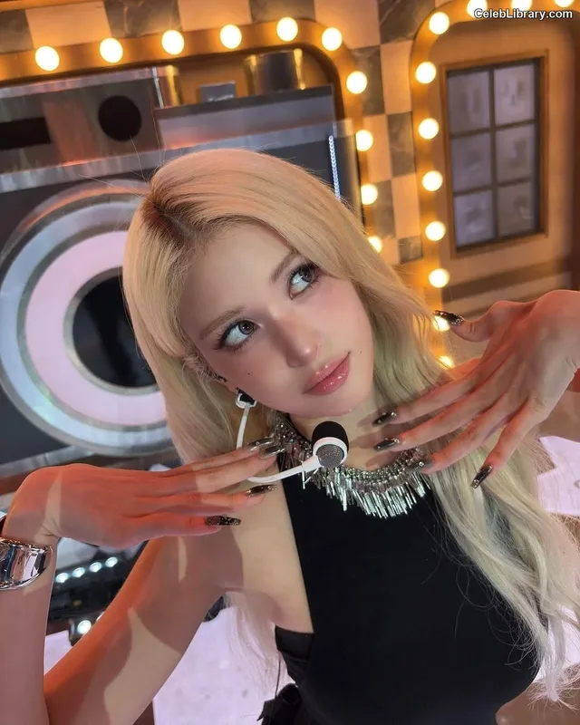 Jeon SomiENNIK SOMI photo 6 of 1235