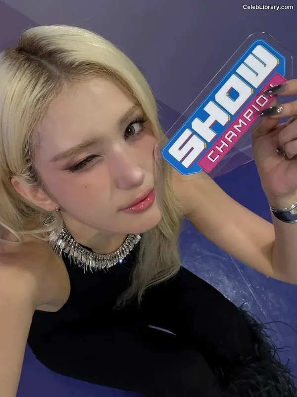 Jeon SomiENNIK SOMI photo 10 of 1235