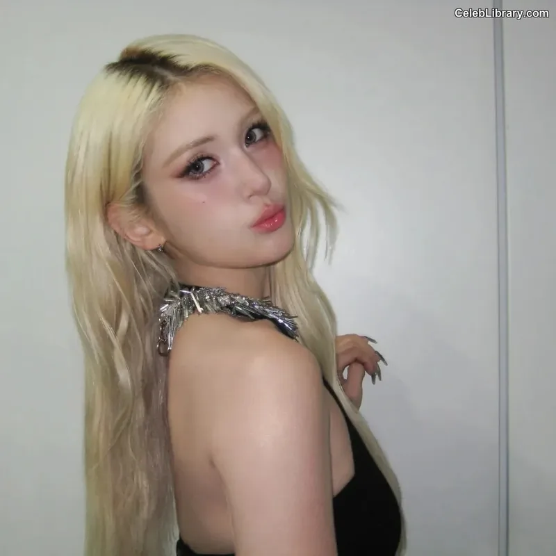 Jeon SomiENNIK SOMI photo 13 of 1235