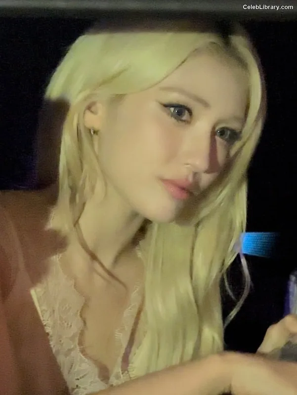 Jeon SomiENNIK SOMI photo 16 of 1235