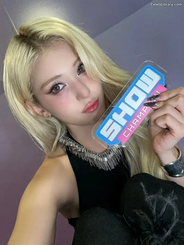 Jeon SomiENNIK SOMI photo 22 of 1235