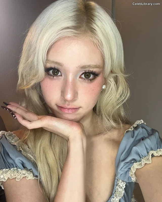 Jeon SomiENNIK SOMI photo 10 of 1235