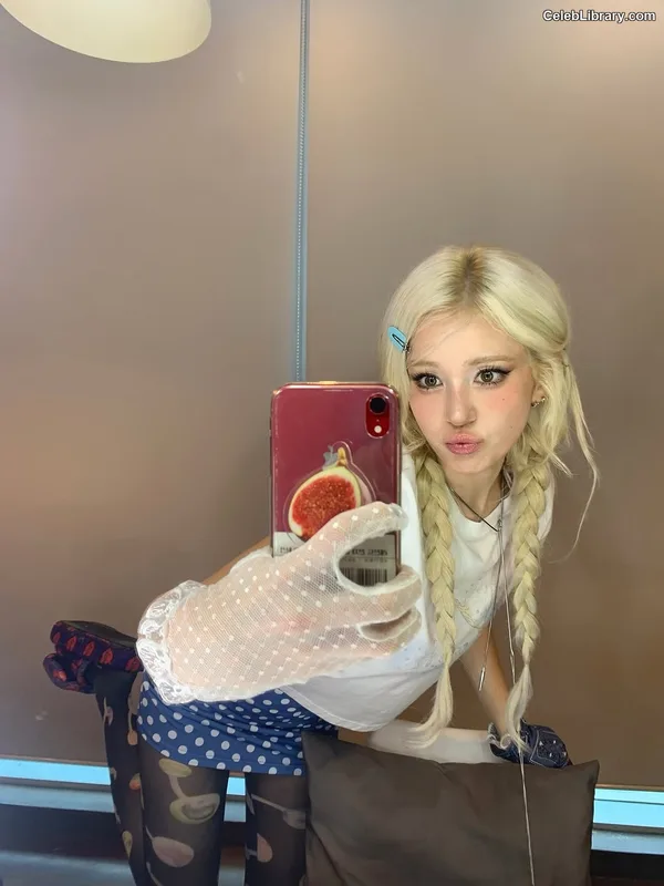 Jeon SomiENNIK SOMI photo 16 of 1235