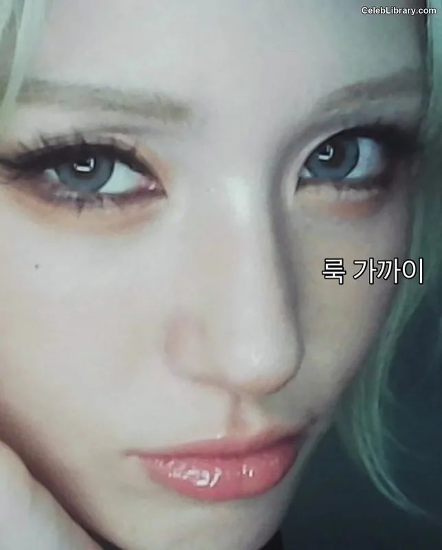 Jeon SomiENNIK SOMI photo 5 of 1235