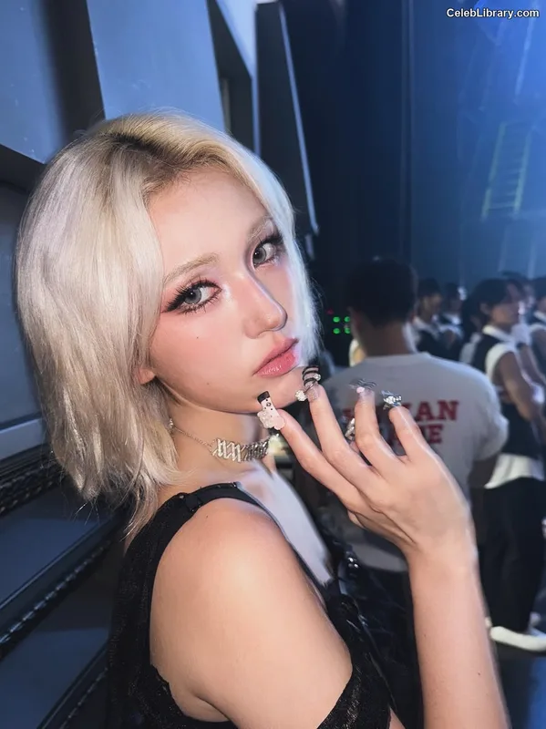 Jeon SomiENNIK SOMI photo 16 of 1235