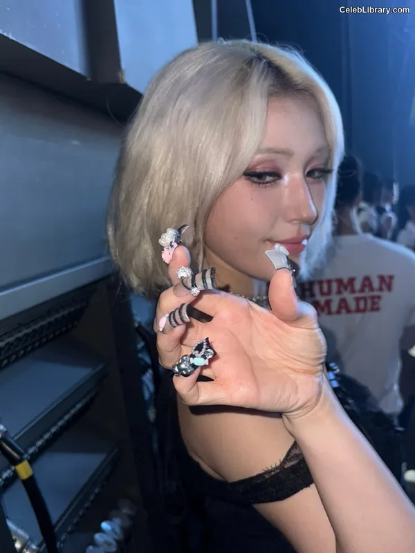 Jeon SomiENNIK SOMI photo 2 of 1235