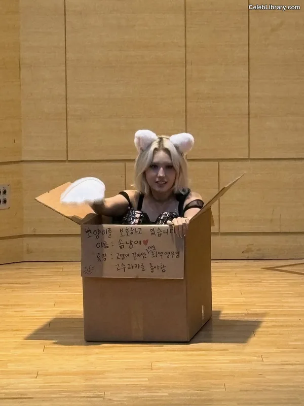 Jeon SomiENNIK SOMI photo 3 of 1235
