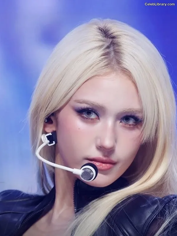 Jeon SomiENNIK SOMI photo 8 of 1235