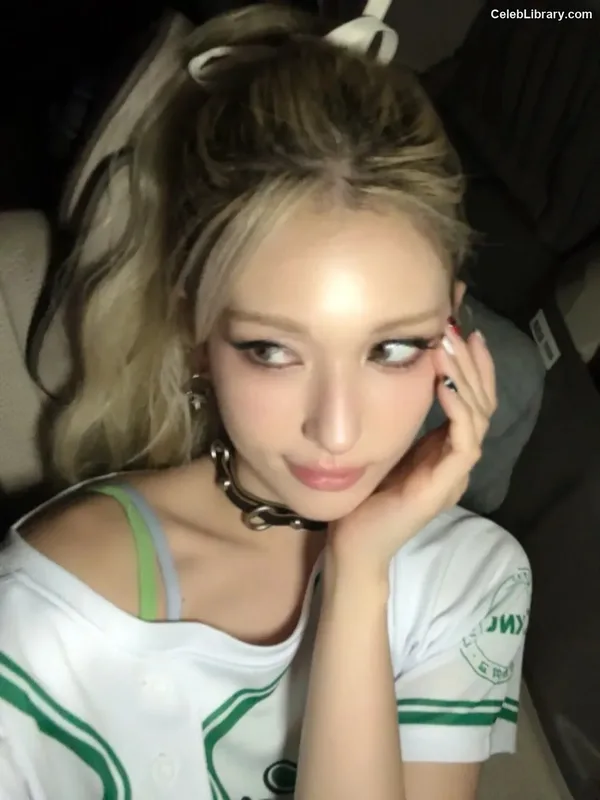 Jeon SomiENNIK SOMI photo 8 of 1235