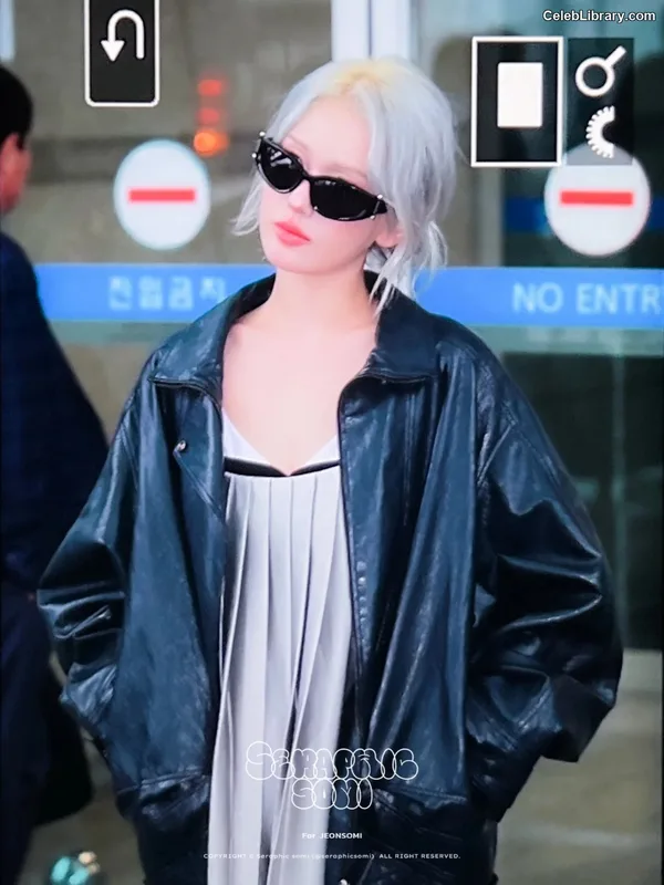 Jeon SomiENNIK SOMI photo 23 of 1235