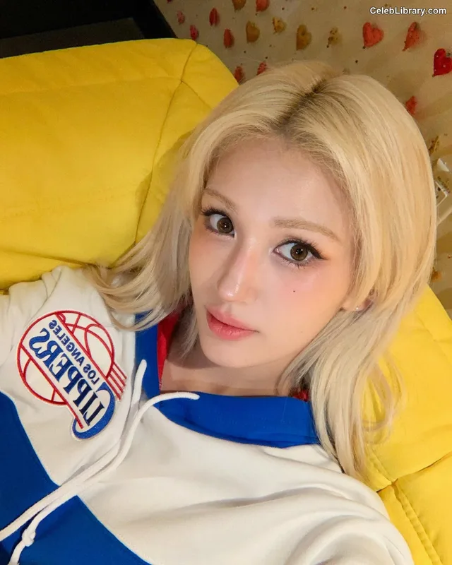 Jeon SomiENNIK SOMI photo 3 of 1235
