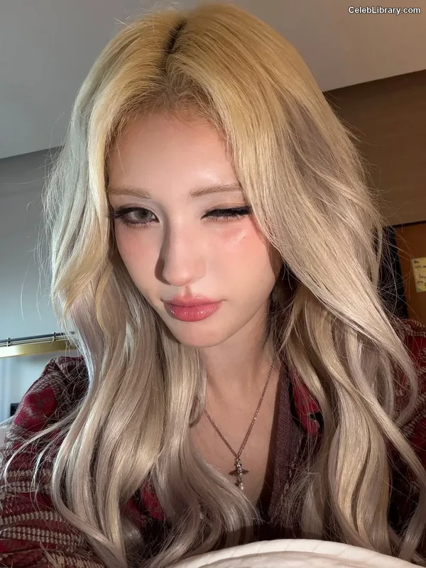 Jeon SomiENNIK SOMI photo 4 of 1235