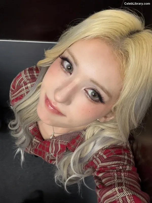 Jeon SomiENNIK SOMI photo 7 of 1235