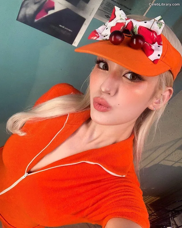 Jeon SomiENNIK SOMI photo 16 of 1235