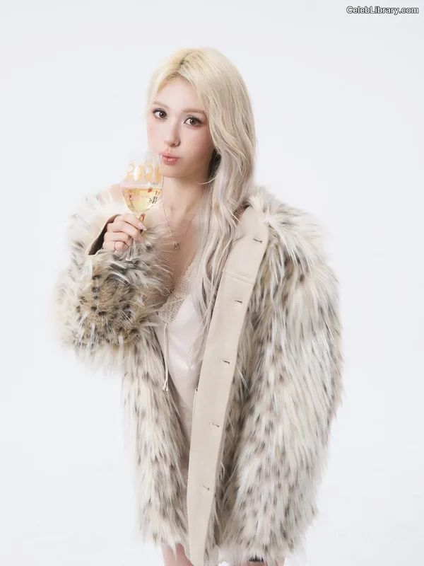 Jeon SomiENNIK SOMI photo 19 of 1235