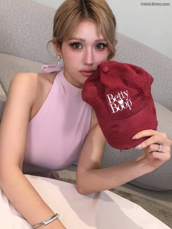 Jeon SomiENNIK SOMI photo 9 of 1235